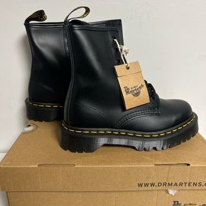 Dr. Martens 1460 BEX SMOOTH LEATHER LACE UP BOOTS